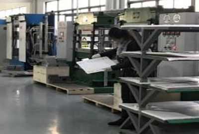 Hot-pressing station 3